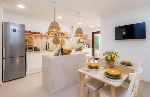 Porto Cristo House | Holiday Home "Ca Na Lola" Near the Beach with Wi-Fi, Air Conditioning & Terrace