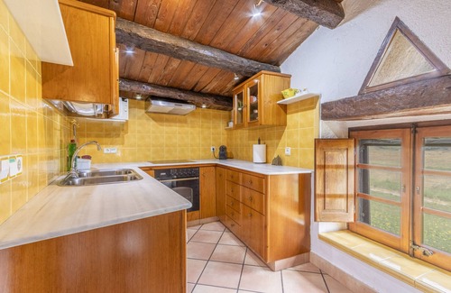 Casserres House | Holiday Home 'Cal Camp Llarg' with Mountain View, Private Pool and Wi-Fi