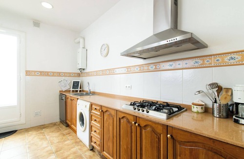 Premia de Mar House | Holiday Home 'Cal Padrí 1871' with Private Terrace, Wi-Fi and Air Conditioning