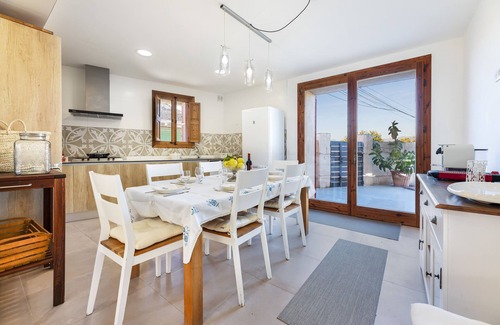 Portol House | Holiday Home 'Can Calet' with Private Pool, Wi-Fi and Air Conditioning