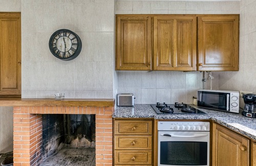 Capmany House | Holiday Home 'Can Picola' with Mountain View, Private Terrace and Wi-Fi