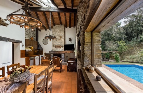Merlant House | Holiday Home 'Can Soler De Merlant I' with Mountain Views, Shared Pool and Wi-Fi