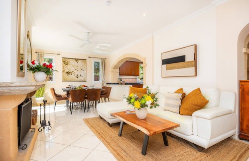 Sa Coma House | Holiday Home 'Casa Alegria' with Private Pool, Wi-Fi and Air Conditioning