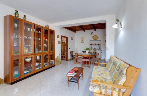 Mogoro House | Holiday Home Casa Campidanese with Terraces & Air Conditioning