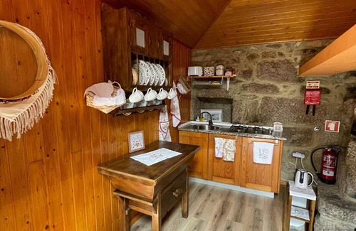 Soajo House | Holiday Home 'Casa Da Quelha' with Mountain View, Wi-Fi and Air Conditioning