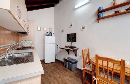 Vallehermoso House | Holiday Home 'Casa de Telégrafos' with Mountain View, Private Terrace & Wi-Fi