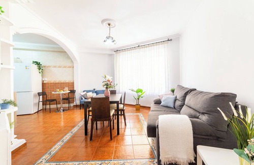 Almeria Centro House | Holiday Home 'Casa Maruchi - Apartamento' near the Beach with Shared Terrace & Wi-Fi