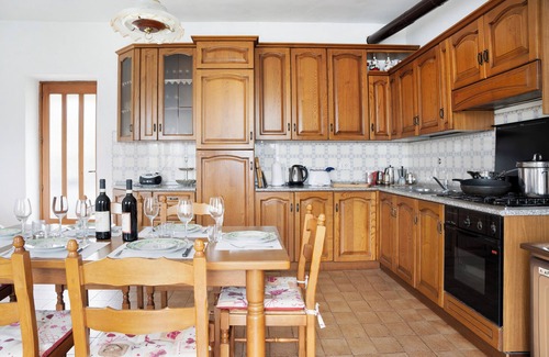 Dogliani House | Holiday Home 'Casa Pianezzo Dogliani' with Mountain View, Private Pool and Wi-Fi