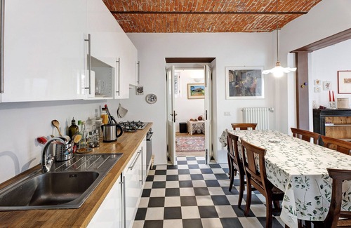 Ispra House | Holiday Home 'Casa Romantica' with Private Terrace, Balcony and Wi-Fi