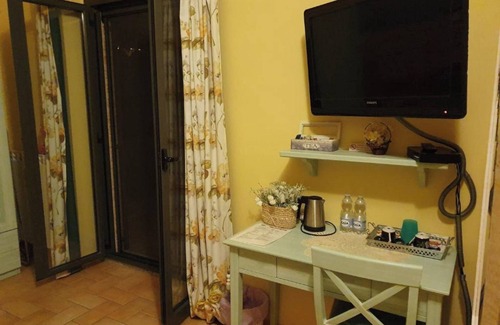 Campofilone House | Holiday Home 'Casa Vacanze Landandsea' with Private Terrace, Wi-Fi and Air Conditioning