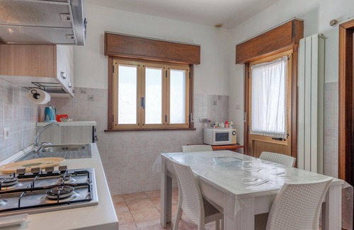 Casalabate House | Holiday Home 'Casa Vacanza Zia Candida' with Private Garden and Air Conditioning