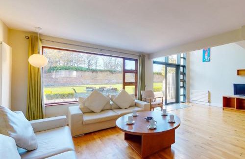 Castlemartyr House | Holiday Home Castlemartyr Holiday Lodge by Interhome