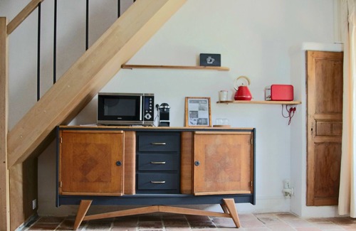 Cumont House | Holiday Home 'Château Des Fours' with Private Terrace, Shared Garden and Wi-Fi