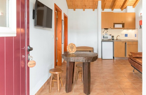 Sao Luis Apartment | Holiday Home 'Clarinha' with Mountain View, Wi-Fi and Air Conditioning