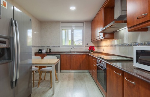 Collbato House | Holiday Home 'Collbato Resort' with Mountain View, Wi-Fi and Air Conditioning