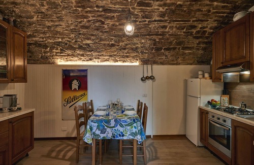 Riva House | Holiday Home Como Lake-Casa Sibiel-Typical Italian house