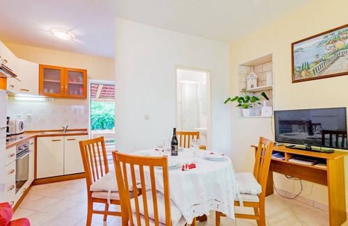 Vinisce House | Holiday home Dinko, (14520), Vinišće, Croatia