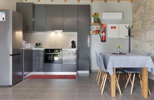 Guilhofrei House | Holiday Home 'Do Lagar T2' with Lake View, Wi-Fi and Air Conditioning