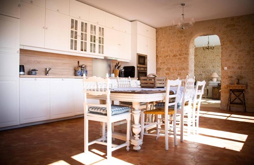 Rouille House | Holiday Home 'Domaine De La Briouse - Pavillon' with Private Terrace, Wi-Fi and Air Conditioning