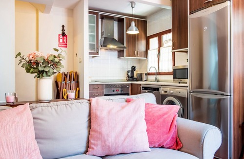 Piedralaves House | Holiday Home 'El Cabildo' with Private Patio and Wi-Fi
