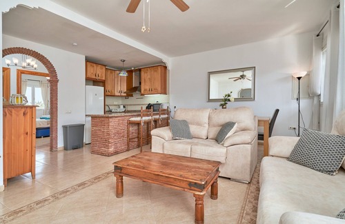Puente de Salia House | Holiday Home 'El Escondite' with Private Pool, Wi-Fi and Air Conditioning