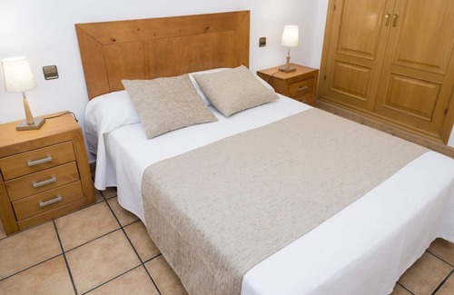 Nieva House | Holiday Home 'El Nogal De Nieva' with Private Pool, Private Terrace and Wi-Fi