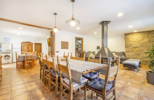 Puigreig House | Holiday Home 'El Puig De Fonollet' with Mountain View, Wi-Fi and Air Conditioning