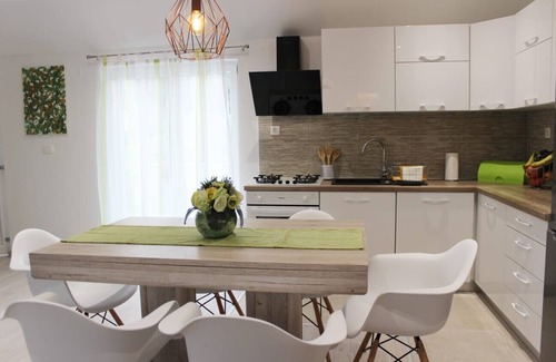 Dracevica House | Holiday Home Ela - Three Bedroom Holiday Home with outdoor Pool