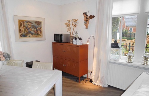 Hoogwoud House | Holiday Home “Engel van de Molen” for Couples with Terrace, Garden & Wi-Fi