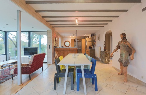 Guimaec House | Holiday Home 'Entre Terre Et Mer' with Private Terrace, Private Garden and Wi-Fi
