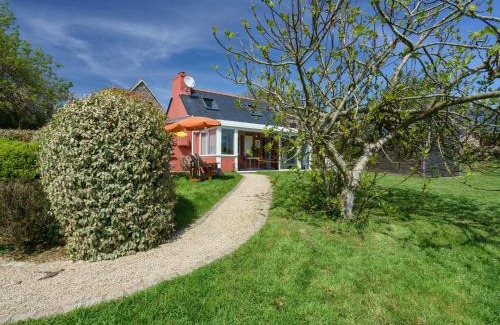 Pouldreuzic House | Holiday Home Entre terre et mer by Interhome
