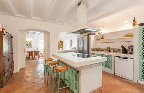 San Martin Sarroca House | Holiday Home 'Lidia' with Mountain View, Private Pool and Wi-Fi