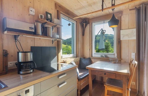 Kickenbach House | Holiday Home 'Ferienhaus Alpenzauber' with Mountain View, Private Terrace and Wi-Fi
