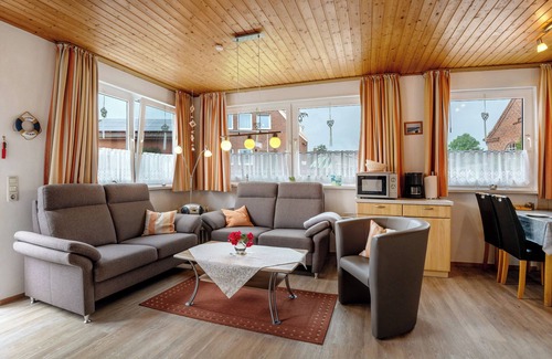 Bliesdorf House | Holiday Home 'Ferienhaus Landhaus Loose' with Private Terrace, Private Garden and Wi-Fi