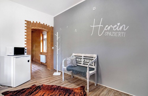 Bugewitz House | Holiday Home 'Ferienhaus Dorfidyll' with Private Terrace, Private Garden and Wi-Fi