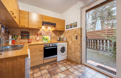 Meldorf House | Holiday Home 'Ferienhaus Timm' with Private Terrace, Shared Garden and Wi-Fi