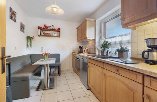 Wietze House | Holiday Home 'Ferienhaus Am Waldrand' with Private Terrace, Private Garden and Wi-Fi