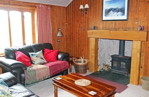 Beinn Orasaigh House | Holiday Home Fiskavaig by Interhome
