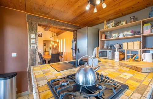 Laragne-Monteglin House | Holiday Home 'Time-out' with Mountain View, Shared Pool and Wi-Fi