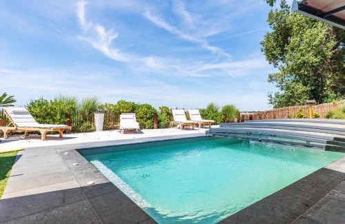 Saint-Brevin-l'Ocean House | Holiday Home Indigo-Vue Mer et Piscine chauffée by Interhome