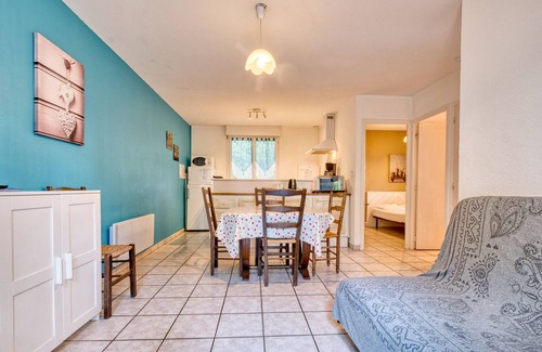 Salignac-Eyvignes House | Holiday Home 'Morille' with Shared Pool, Private Terrace and Private Garden