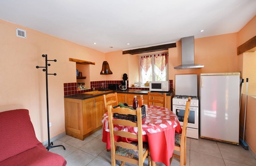 Villecomtal House | Holiday Home "Gîte Le Pressoir Domaine de Jouani" with Shared Pool & A/C