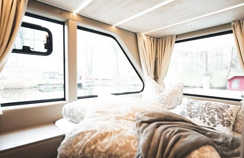 Domitz House | Holiday home Hausboot Tortuga