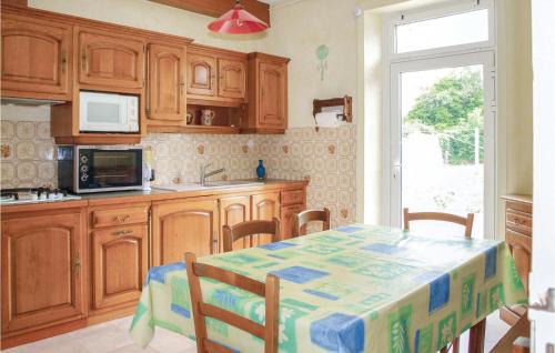 Tredrez-Locquemeau House | Holiday Home Hent Gwaz Ar Gouez