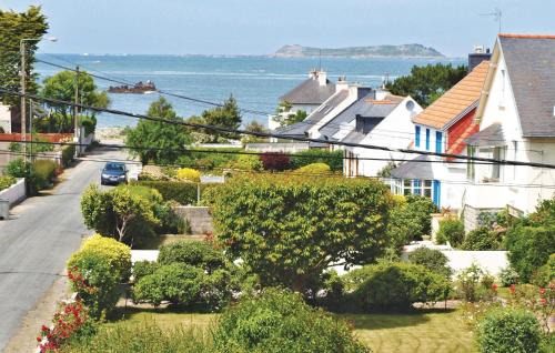 Tredrez-Locquemeau House | Holiday Home Hent Gwaz Ar Gouez