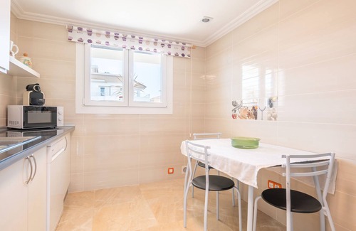 Marratxi House | Holiday Home 'Illes De Sicilia' with Private Terrace, Wi-Fi and Air Conditioning