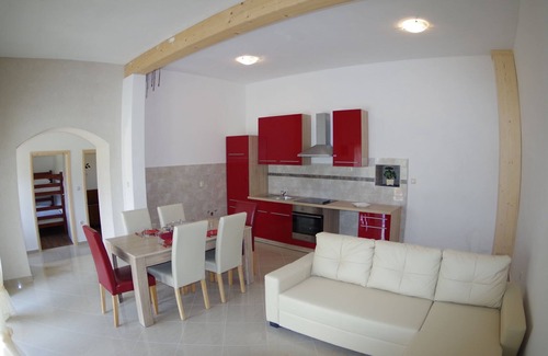 Sajini Apartment | Holiday Home in Šajini with Pool near Beach