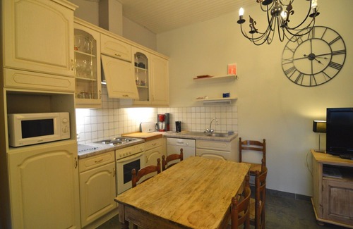Awagne Cottage | Holiday Home in Bocq with Heated Pool