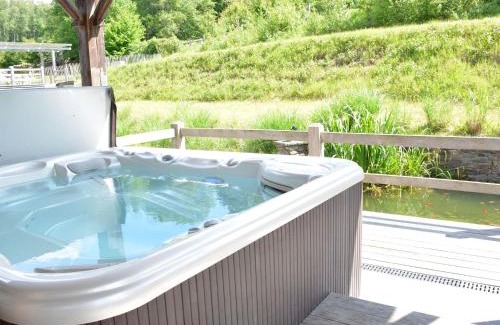 Gembes House | Holiday Home in Bièvre with Terrace