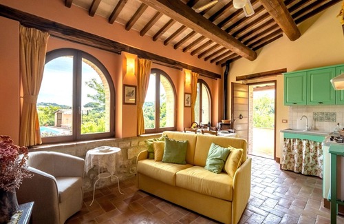 Cagli House | Holiday Home in Cagli with Pool Views